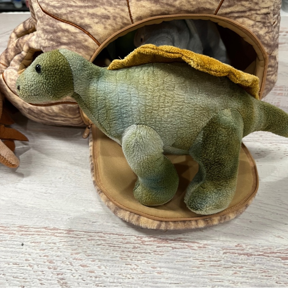 FAO Schwarz Dinosaurs Stuffed Animals with Plush Mountain Cave Carry Bag 7 Dinos - Picture 10 of 14